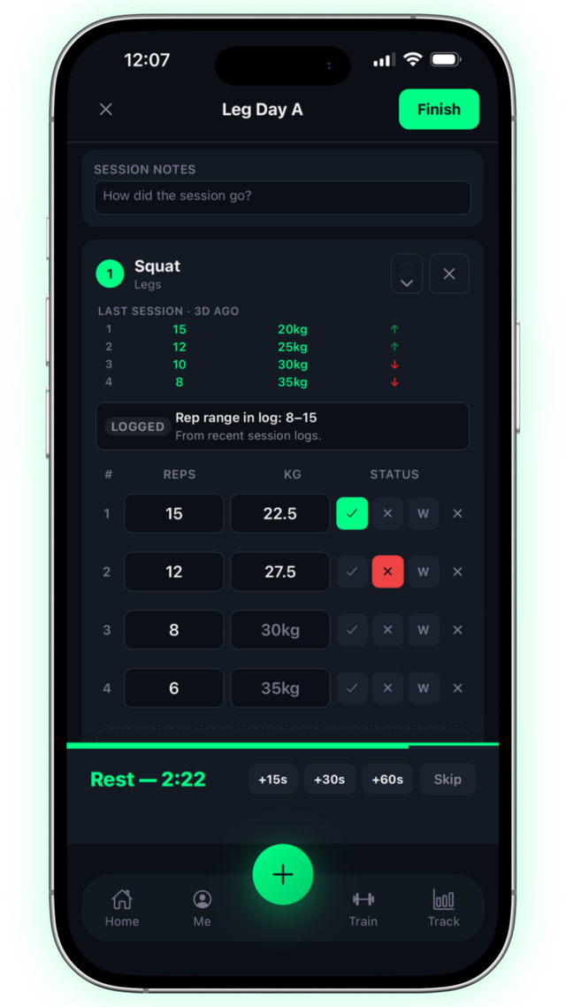 Logging sets and reps during a workout in Refyuel Health OS